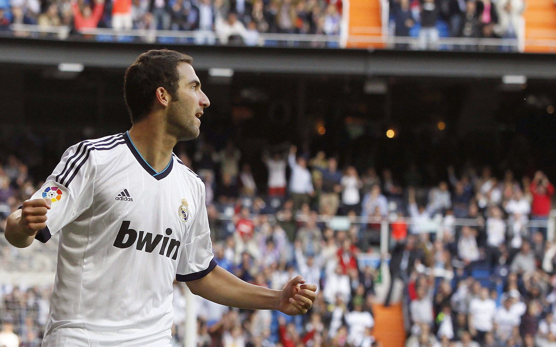 中超球队轮换阵容合理,体能储备充足,中超换人名额